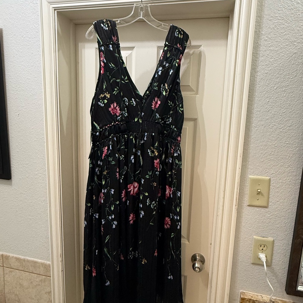 NWT White House Black Market Vibrant Black Floral Dress - Picture 8 of 8
